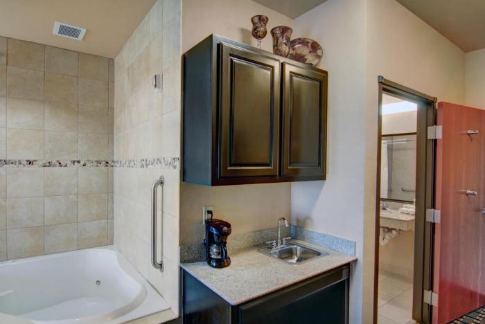 holiday inn express and suites paris texas by ihg