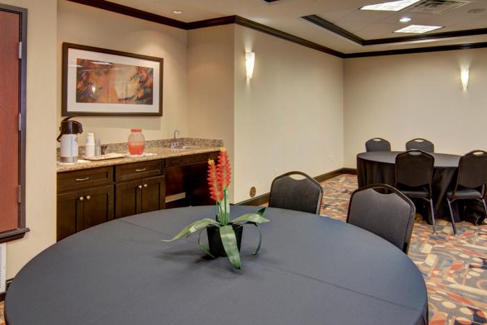 holiday inn express and suites paris texas by ihg