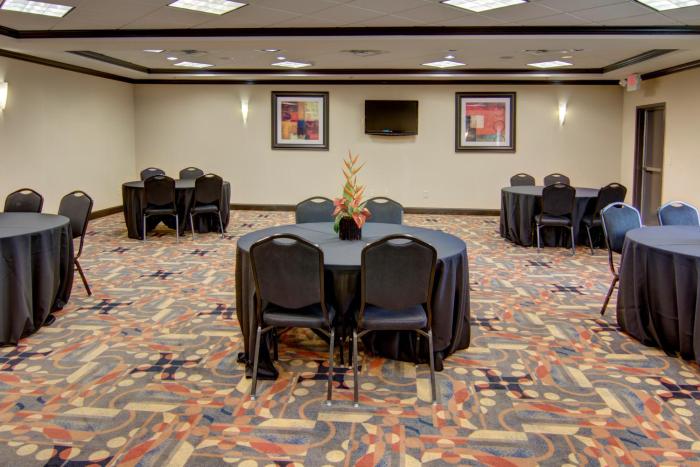 holiday inn express and suites paris texas by ihg
