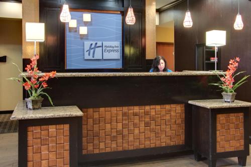 holiday inn express and suites paris texas by ihg