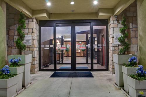 holiday inn express and suites paris texas by ihg