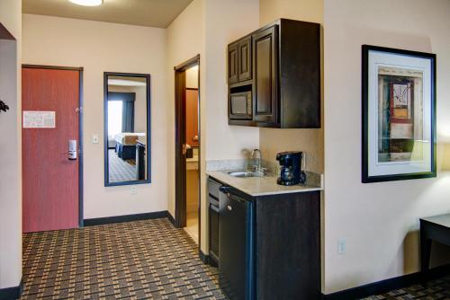 holiday inn express and suites paris texas by ihg