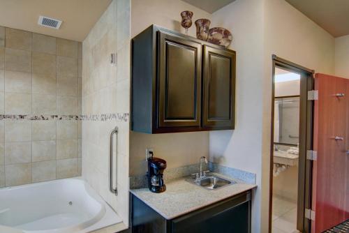 holiday inn express and suites paris texas by ihg