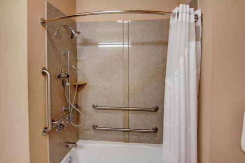 holiday inn express and suites paris texas by ihg