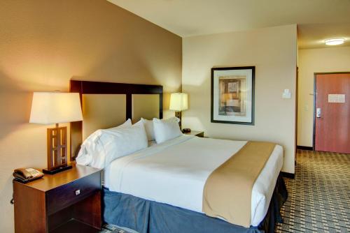 holiday inn express and suites paris texas by ihg