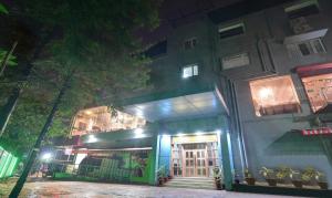treebo paradise premium rasulgarh