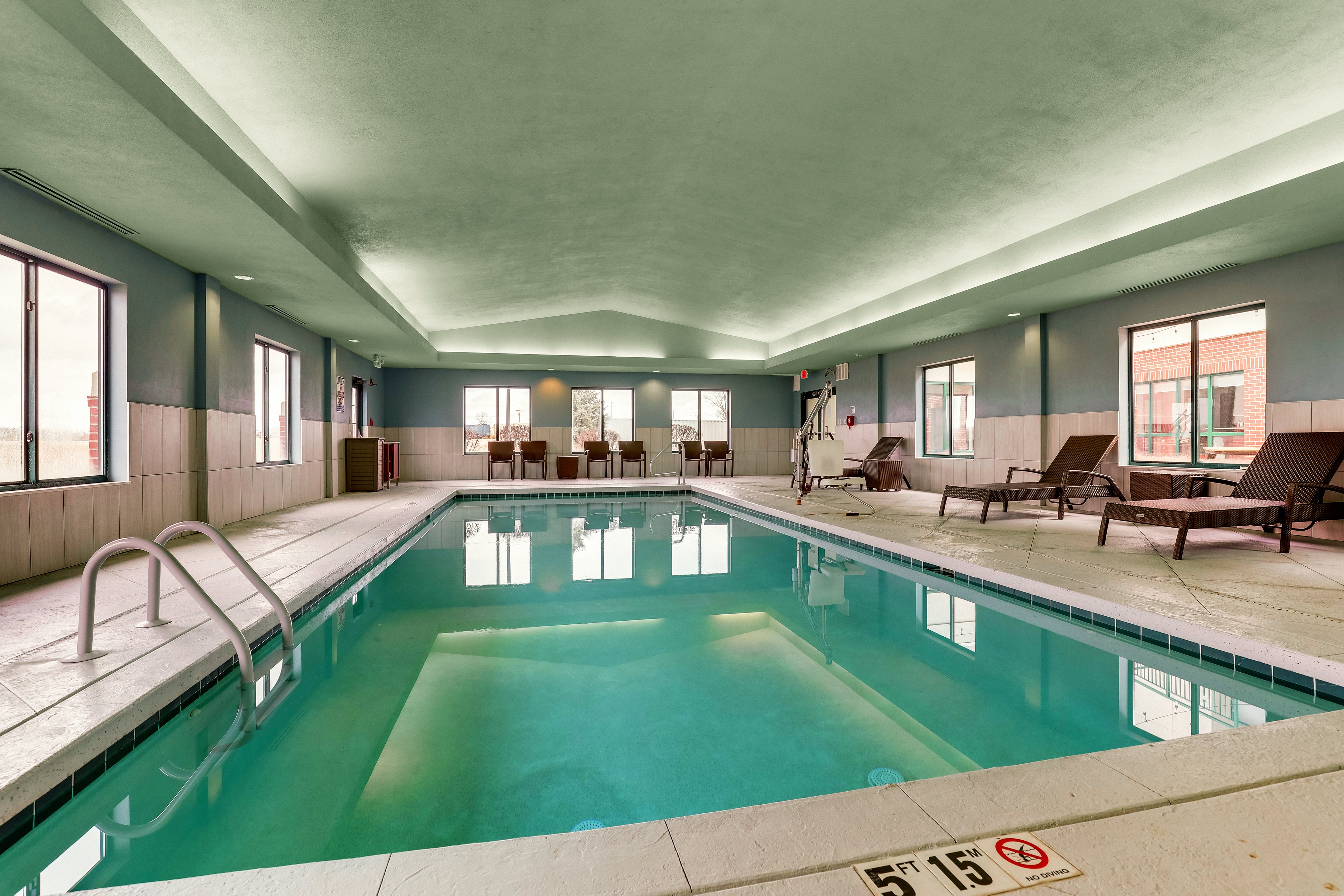 holiday inn express and suites montpelier by ihg