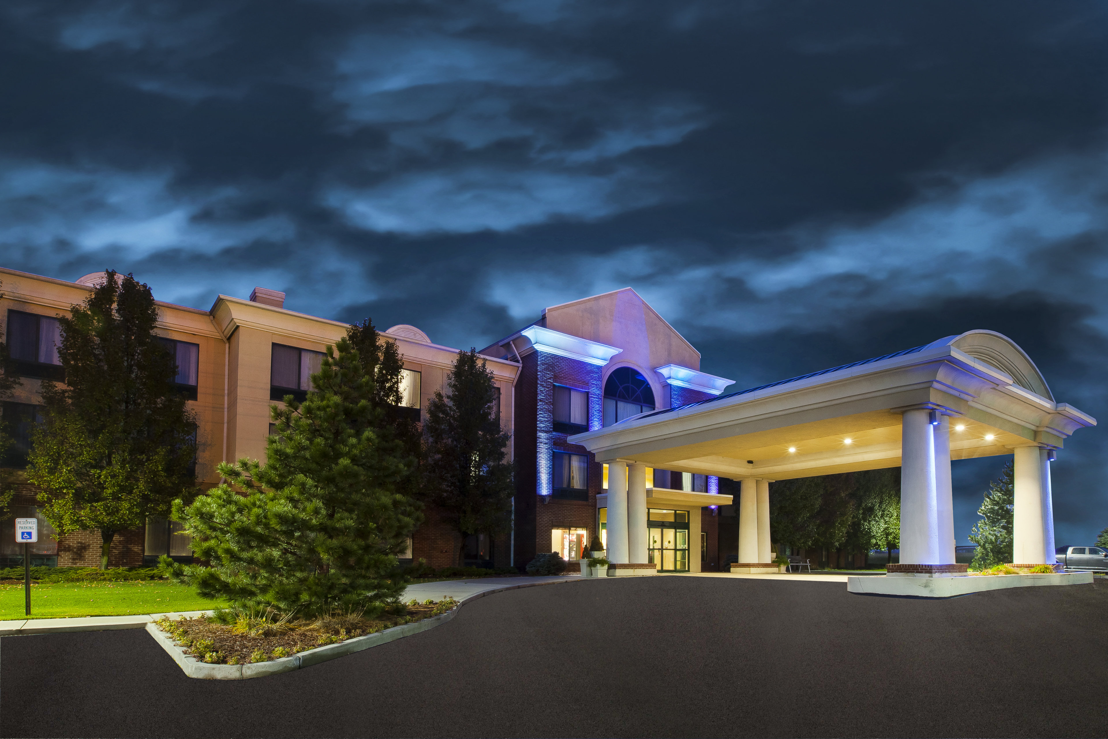 holiday inn express and suites montpelier by ihg