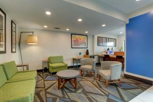holiday inn express and suites montpelier by ihg