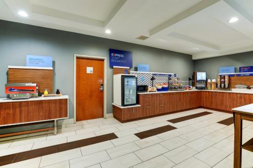holiday inn express and suites montpelier by ihg