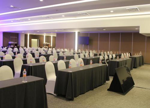 holiday inn mexico dali airport by ihg