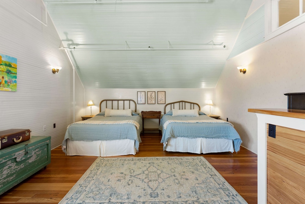 mccloud mercantile hotel