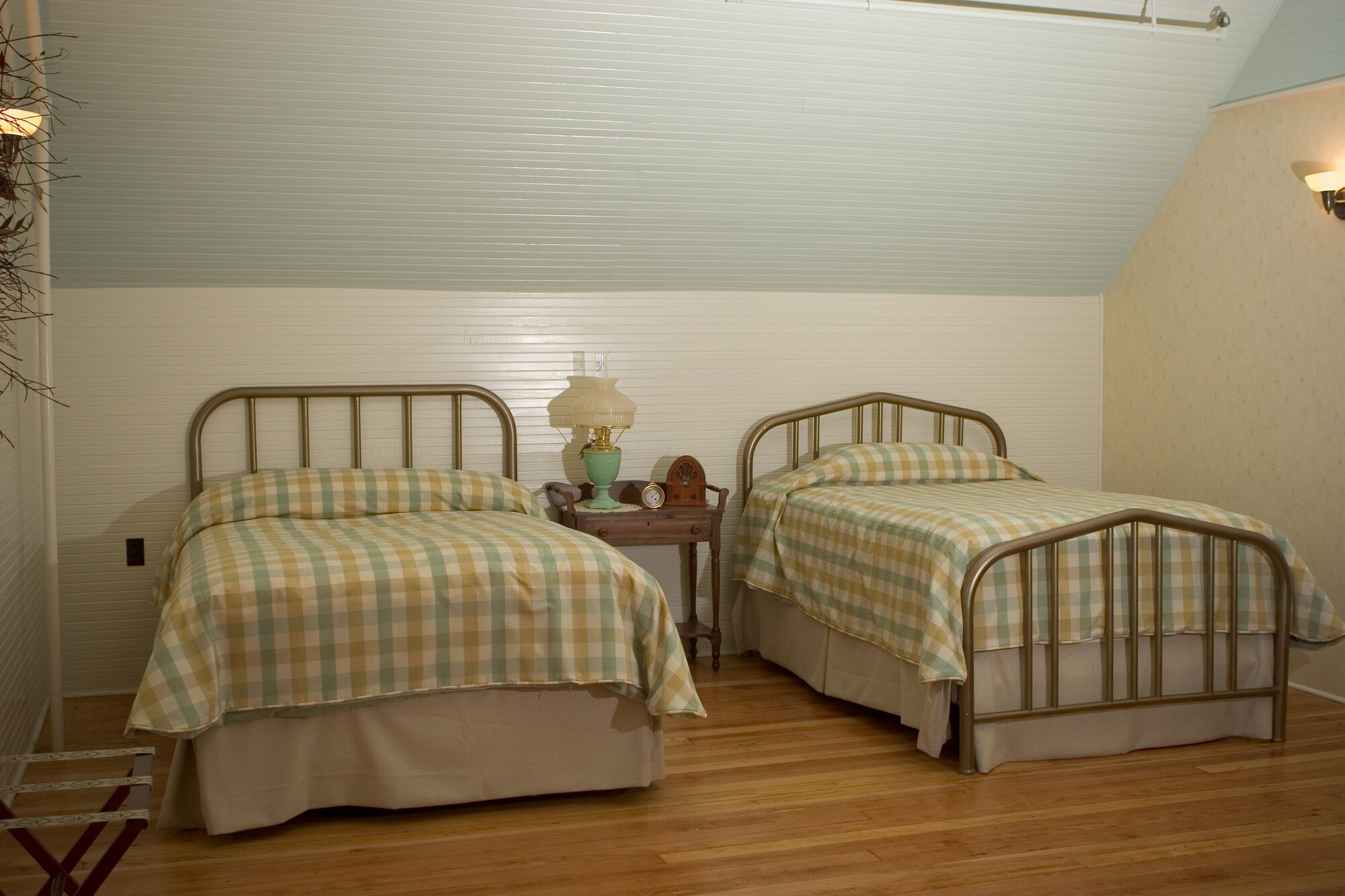 mccloud mercantile hotel