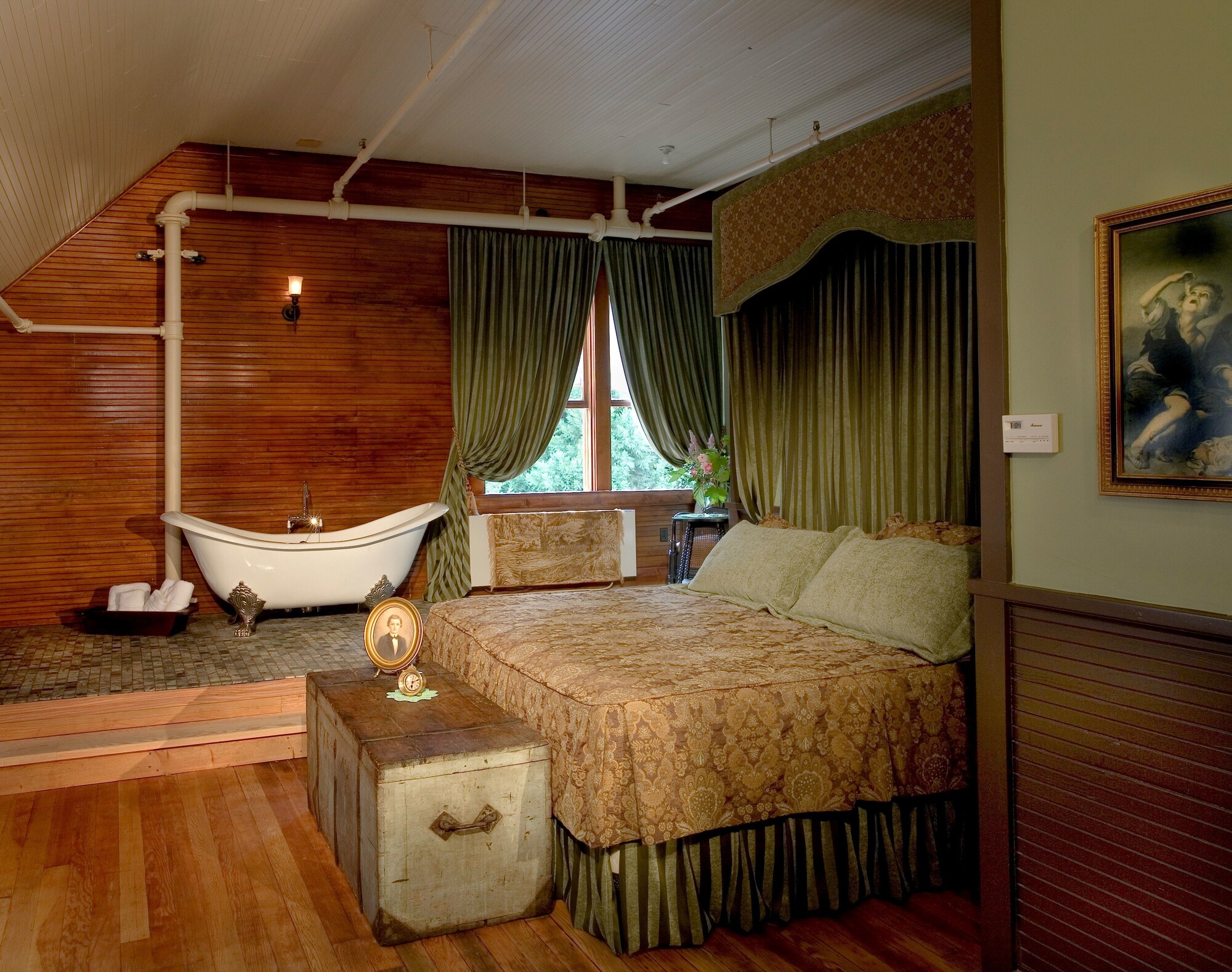 mccloud mercantile hotel