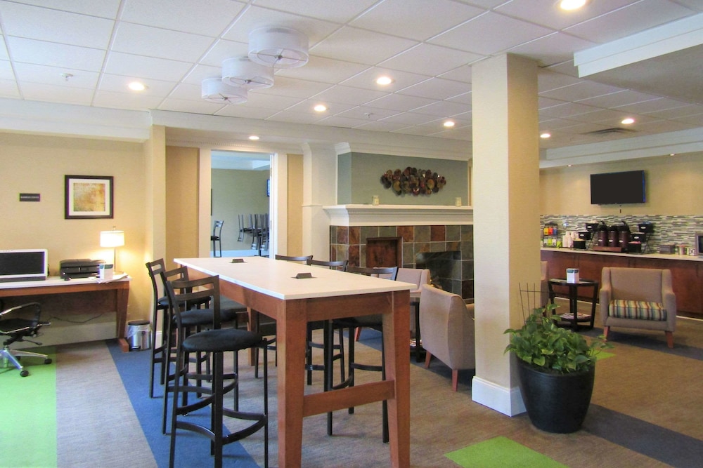 econo lodge inn and suites
