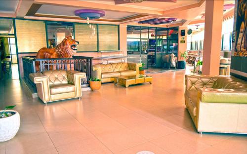 two oceans hotel voi