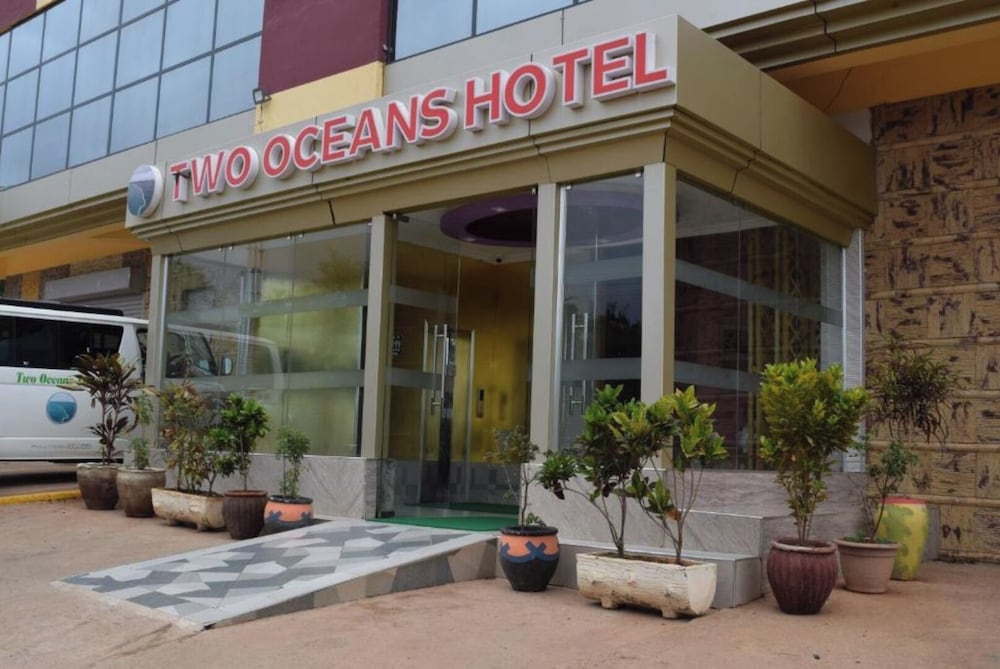 two oceans hotel voi