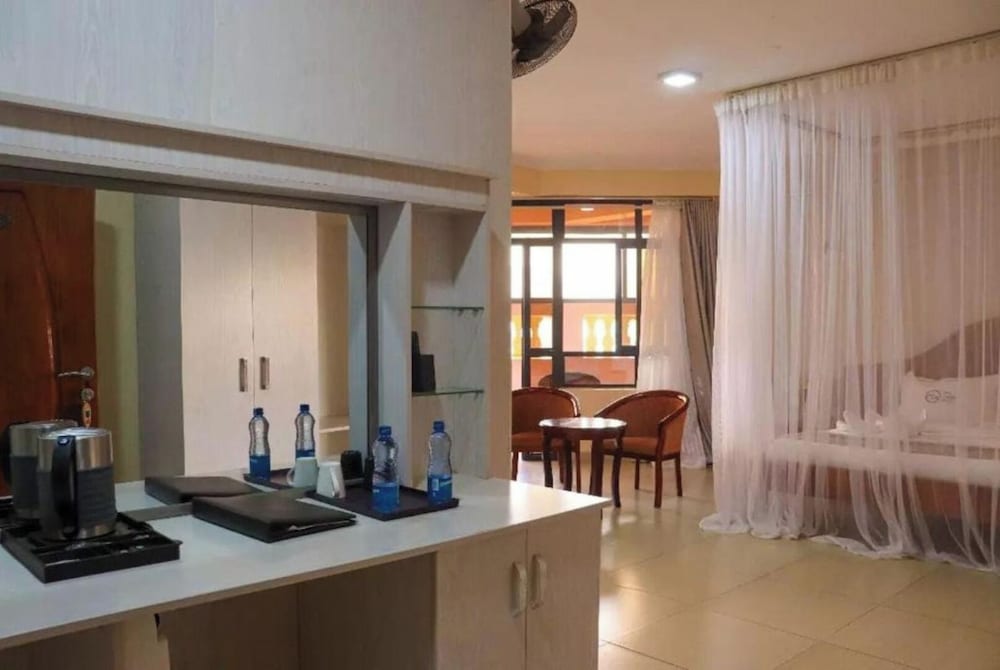 two oceans hotel voi