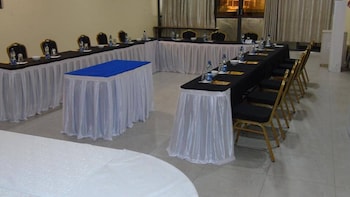 two oceans hotel voi