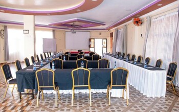 two oceans hotel voi
