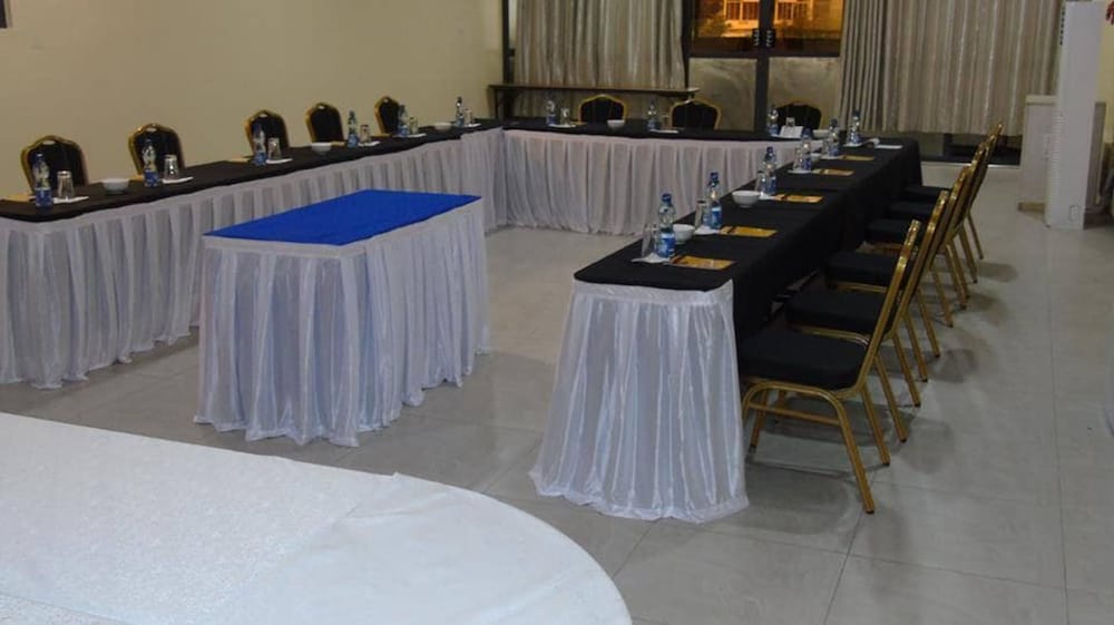 two oceans hotel voi