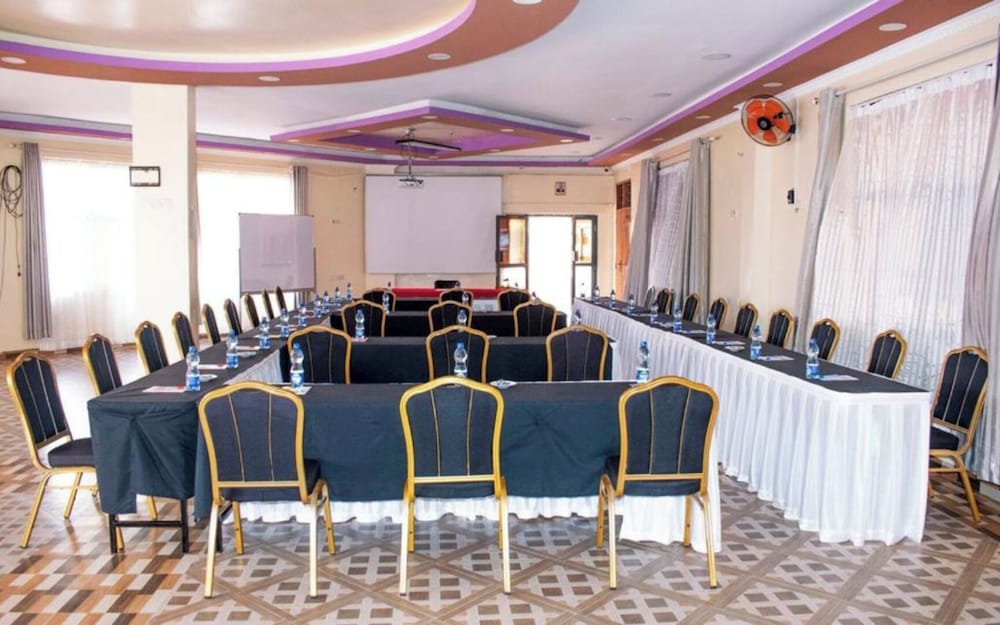two oceans hotel voi