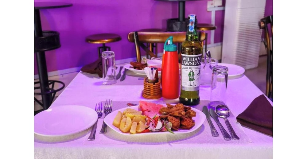 two oceans hotel voi