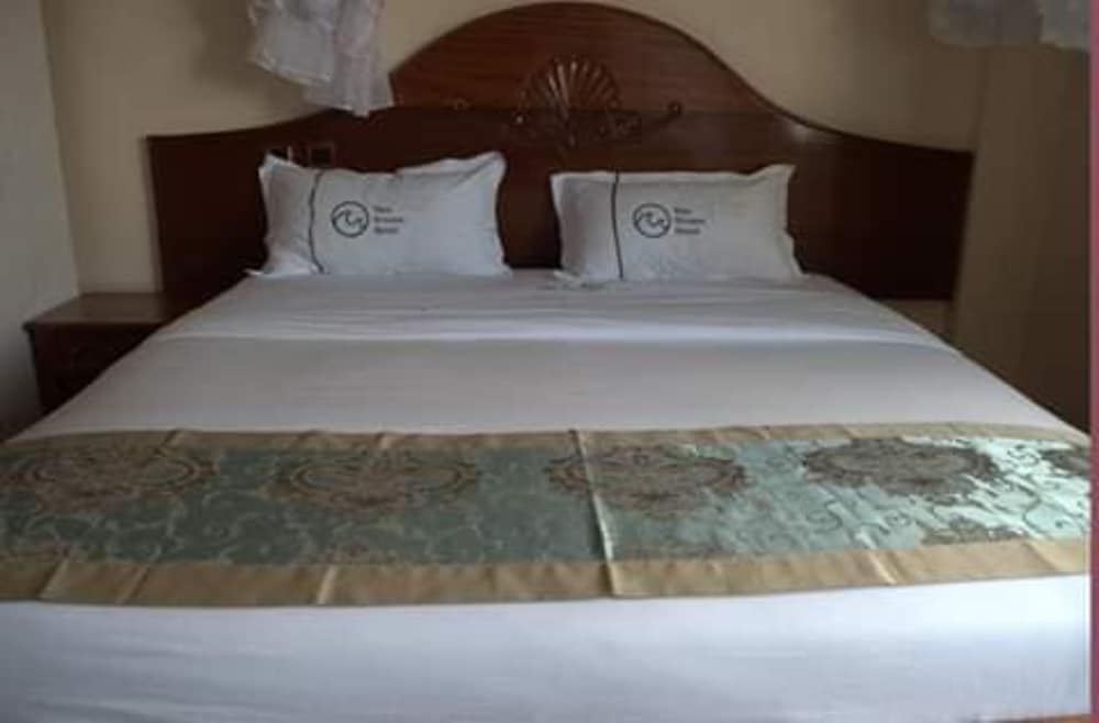 two oceans hotel voi