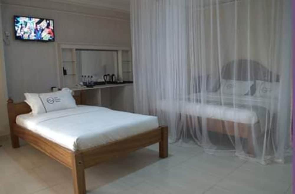 two oceans hotel voi