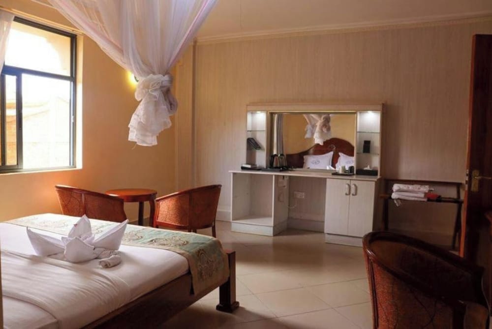 two oceans hotel voi