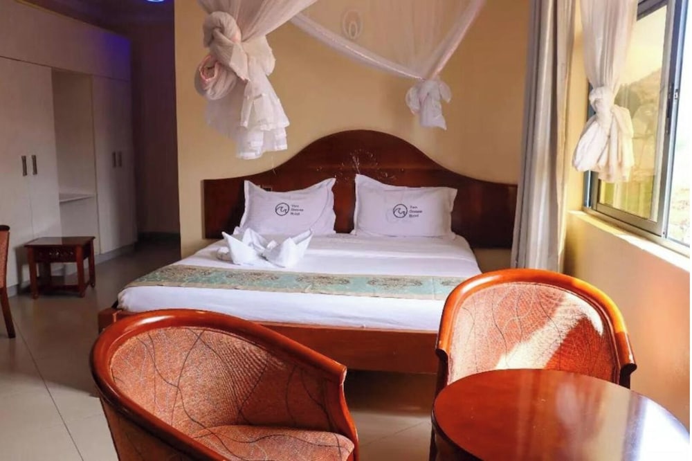 two oceans hotel voi