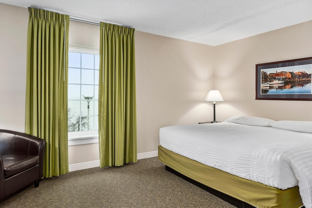 second floor deluxe suite bay view