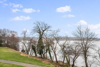 Second Floor Deluxe Suite Bay View,,2 star