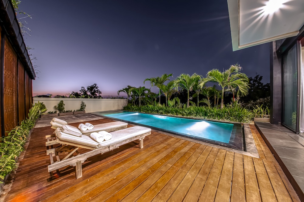 balangan beach villa freya