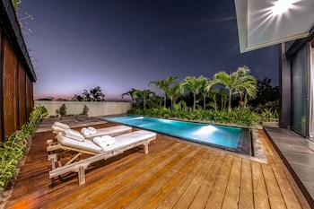 balangan beach villa freya