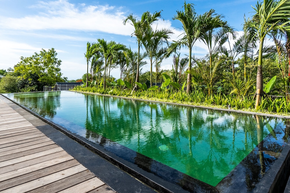 balangan beach villa freya