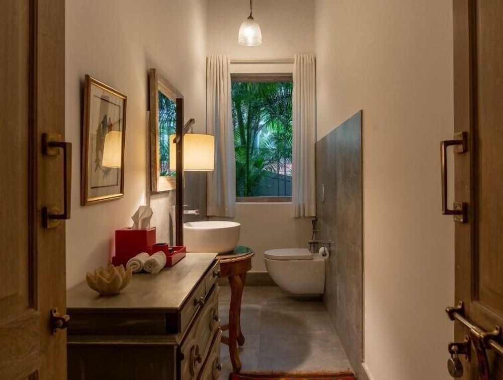 ama stays and trails 70 vale goa