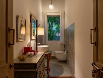 ama stays and trails 70 vale goa