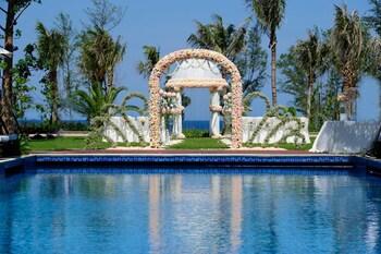 wanda reign resort and villa haitang bay