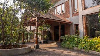 ama stays and trails the mango house alibag