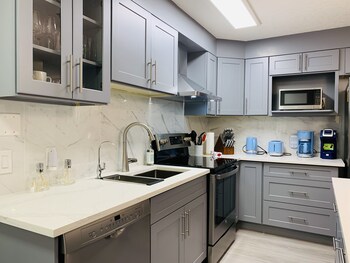 luxurious one bedroom suite windtower116