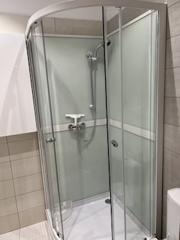 amazing 2 room penthouse cityview w13