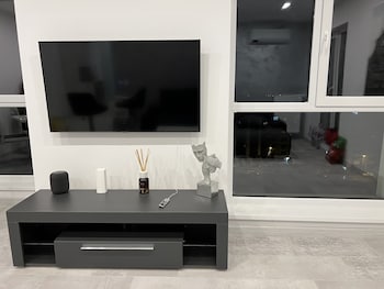 amazing 2 room penthouse cityview w13