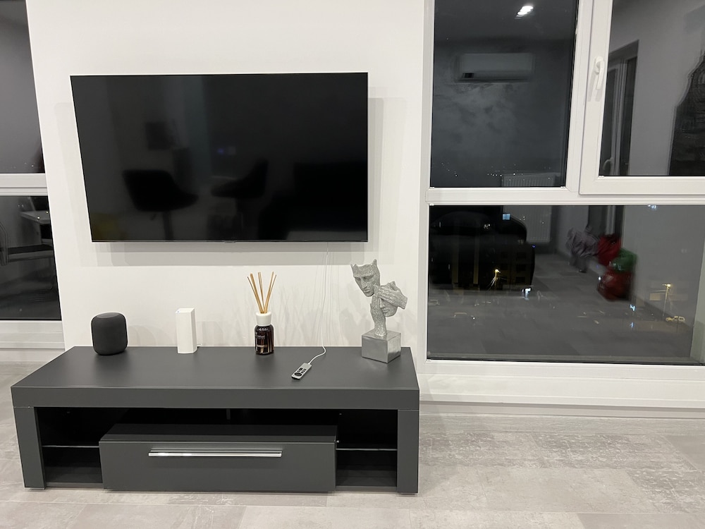 amazing 2 room penthouse cityview w13