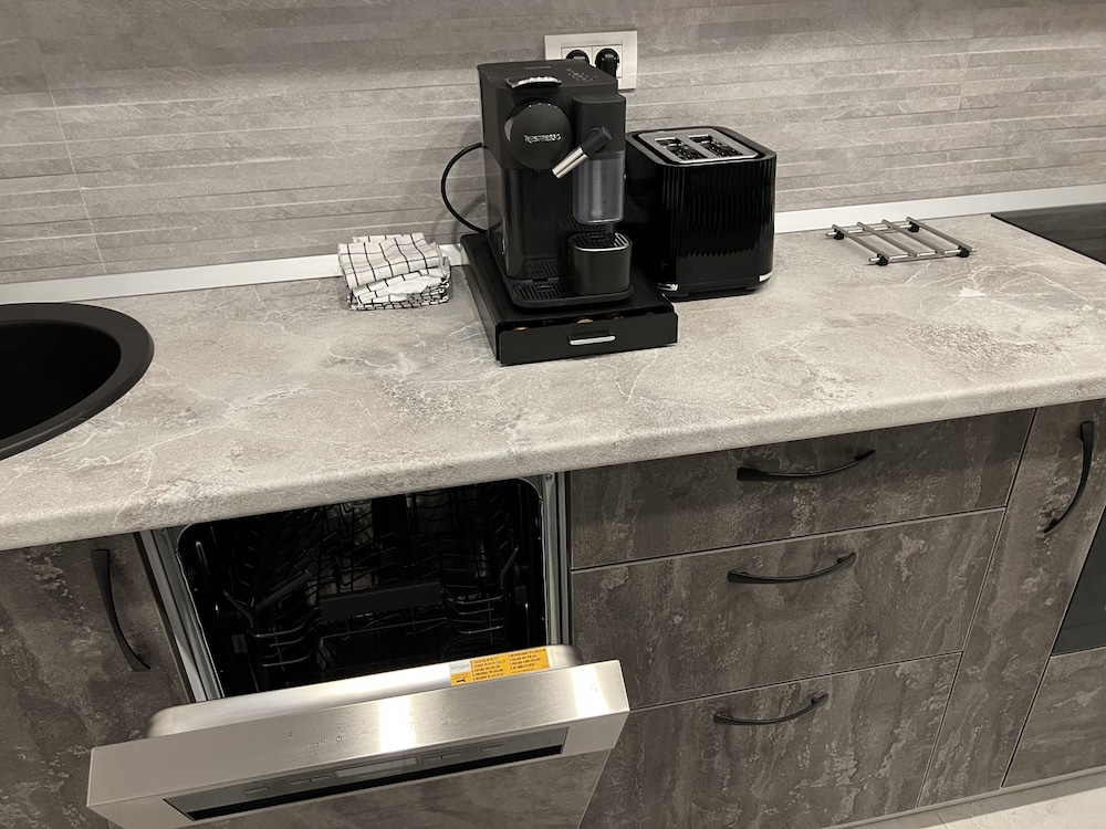 amazing 2 room penthouse cityview w13