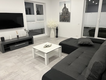 amazing 2 room penthouse cityview w13