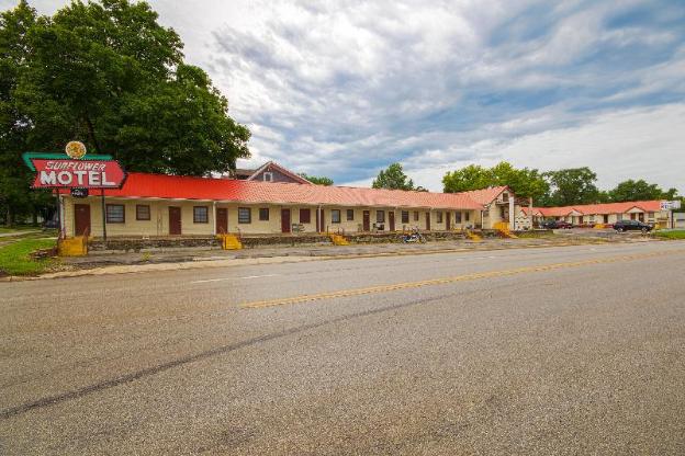 sunflower motel