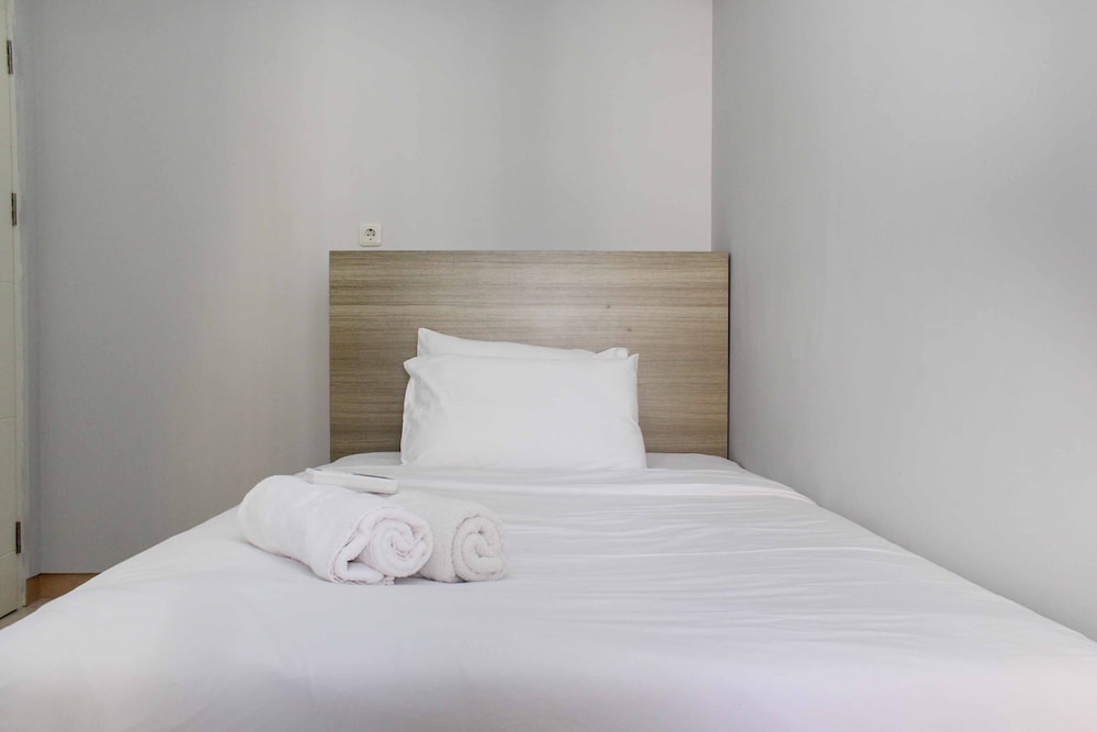 spacious and good 2br at springlake summarecon bekasi apartment