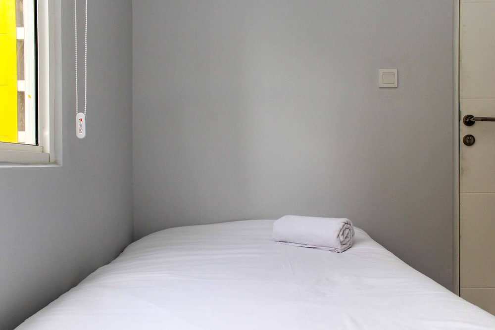 spacious and good 2br at springlake summarecon bekasi apartment