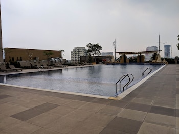 vibrant and luxurious 2br apartment at trillium residence surabaya